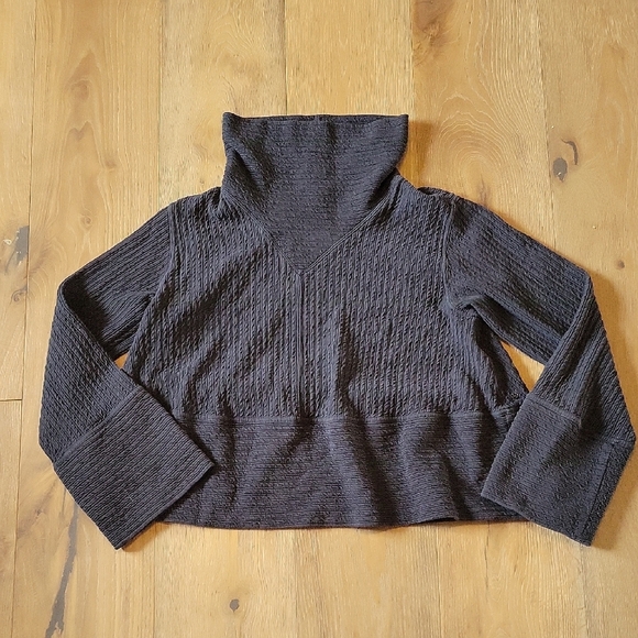 Lululemon Gray Oversized Turtleneck Cropped Pullover Size Xsmall - Picture 1 of 9